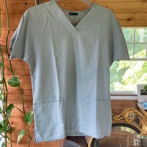 Cherokee scrub top, v-neck with 3 pockets.